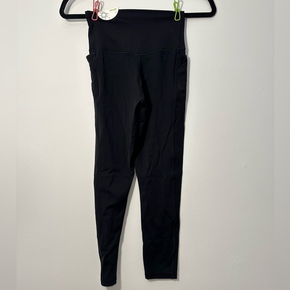 NWT Aerie Offline High-Waisted Legging with Pockets Size Medium Short in Black - Picture 2 of 4